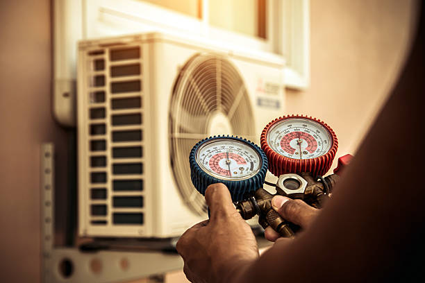 Professional Hvac technician working in Harwood Heights, IL